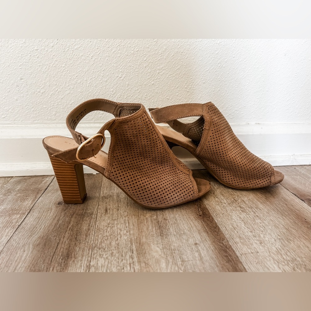 Kelly & Katie • Tan Heel Booties